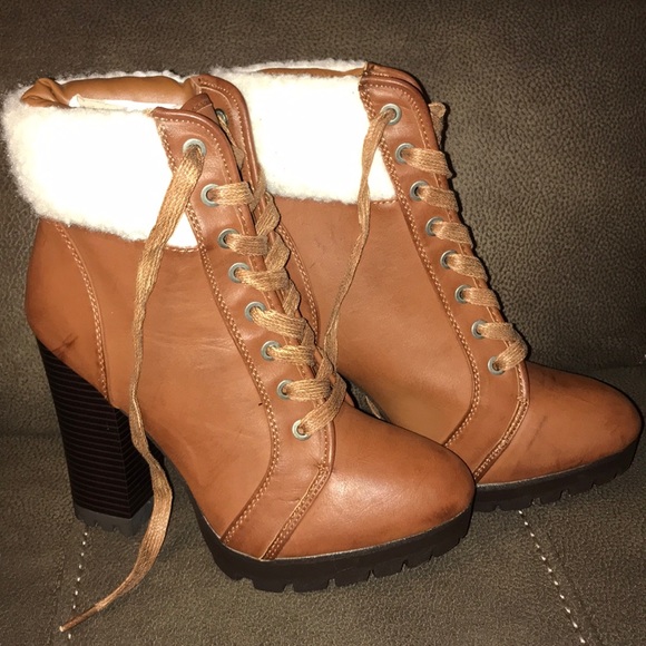 *NEVER WORN* Chestnut Faux Leather Platform Bootie - Picture 3 of 7